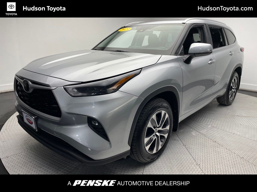 2023 Toyota Highlander XLE Hero Image