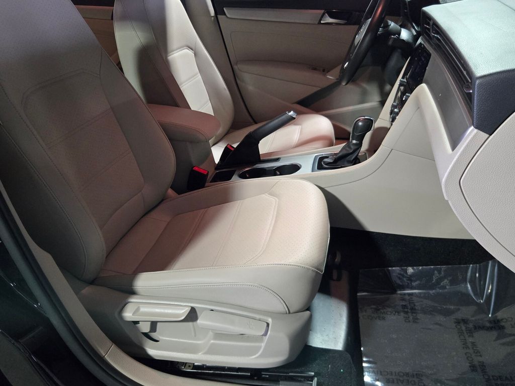 2020 Volkswagen Passat - $14,300
