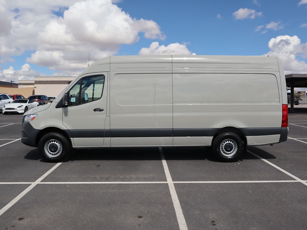 2025 Mercedes-Benz Sprinter 2500 8
