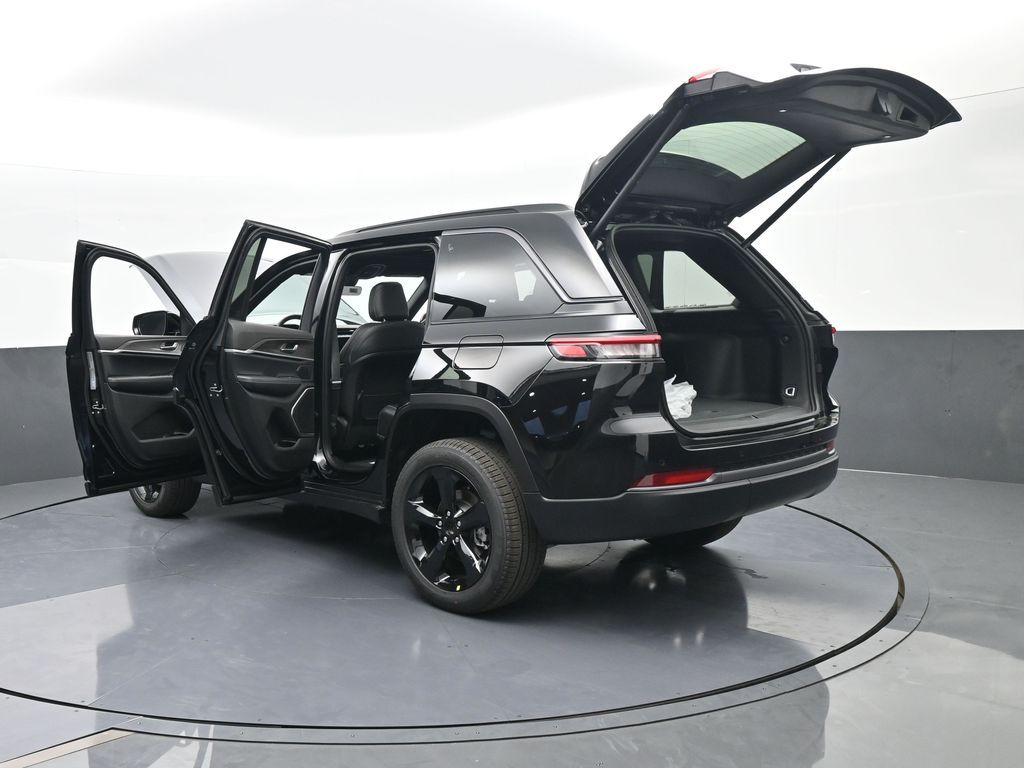 New 2026 Diamond Black Crystal Pearlcoat Jeep Limited image 61