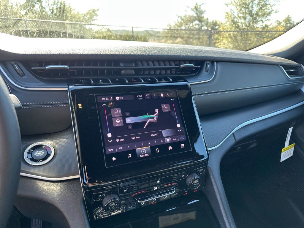 New Car 2025 Jeep Grand Cherokee  Laredo X For Sale Under $40,000 In Austin, Texas