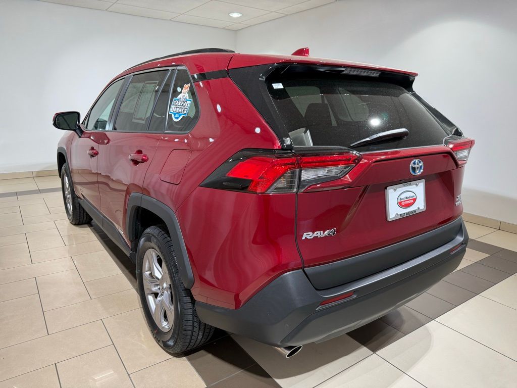 2022 Toyota RAV4 XLE 3