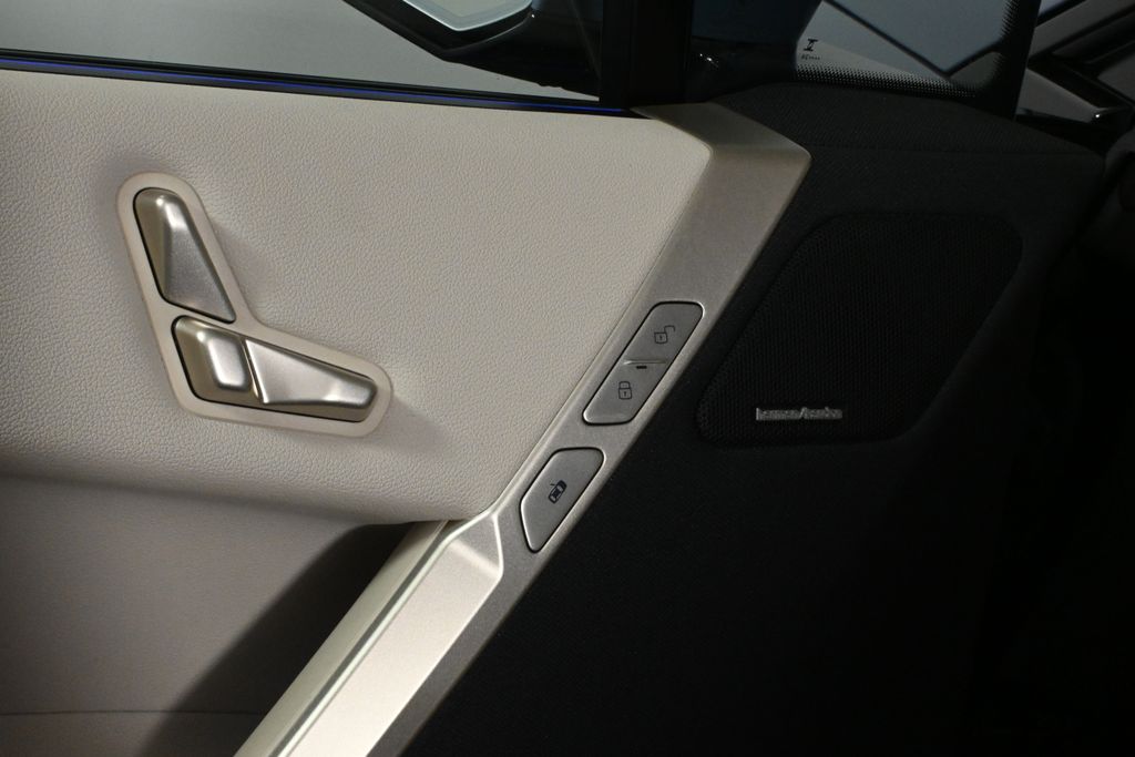 Thumbnail: 2025 BMW iX - 27