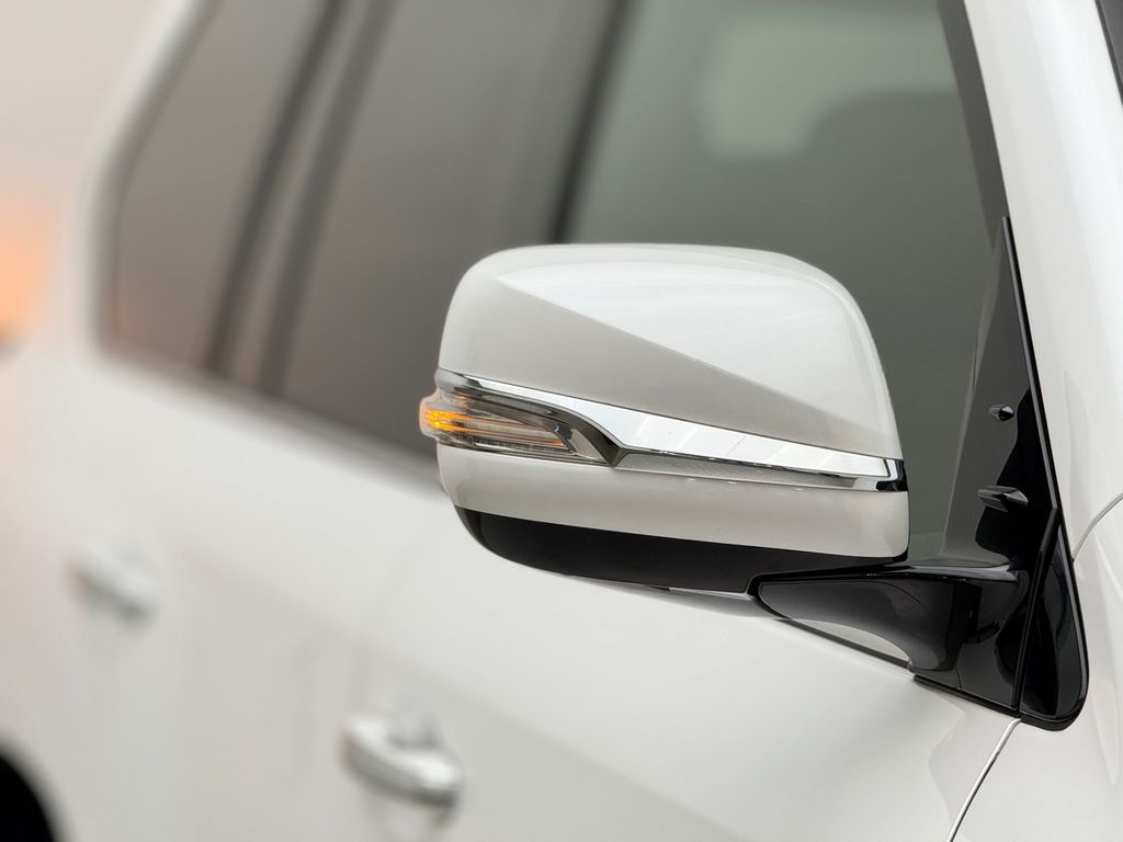 Thumbnail: 2021 Lexus LX - 3