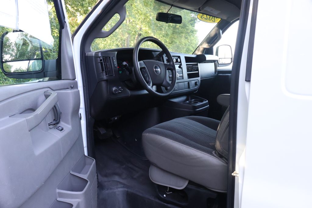 Thumbnail: 2023 GMC Savana - 14