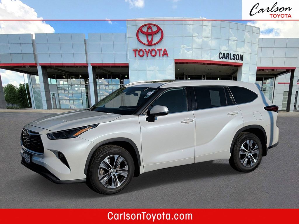 2022 Toyota Highlander XLE AWD