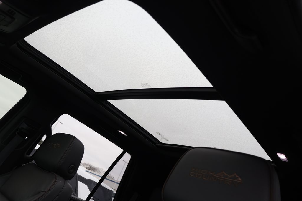 Thumbnail: 2022 Chevrolet Tahoe - 15