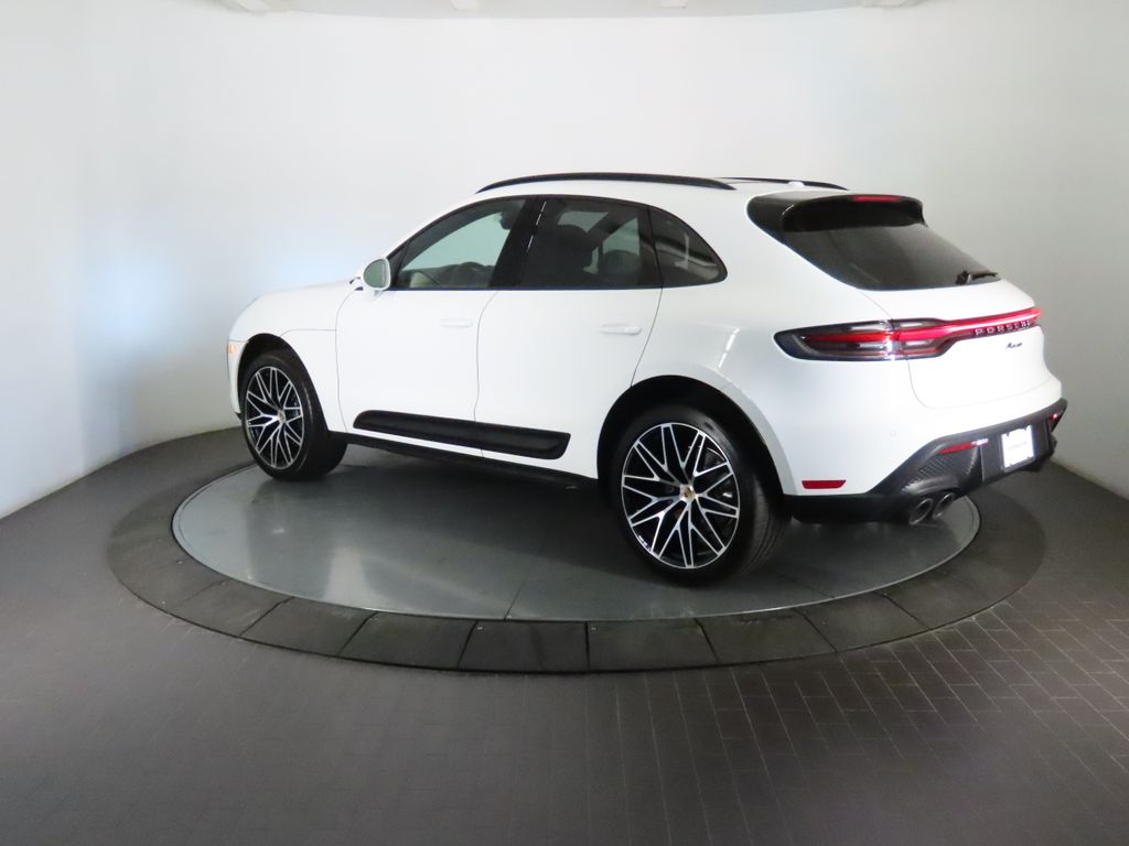 Thumbnail: 2026 Porsche Macan - 3