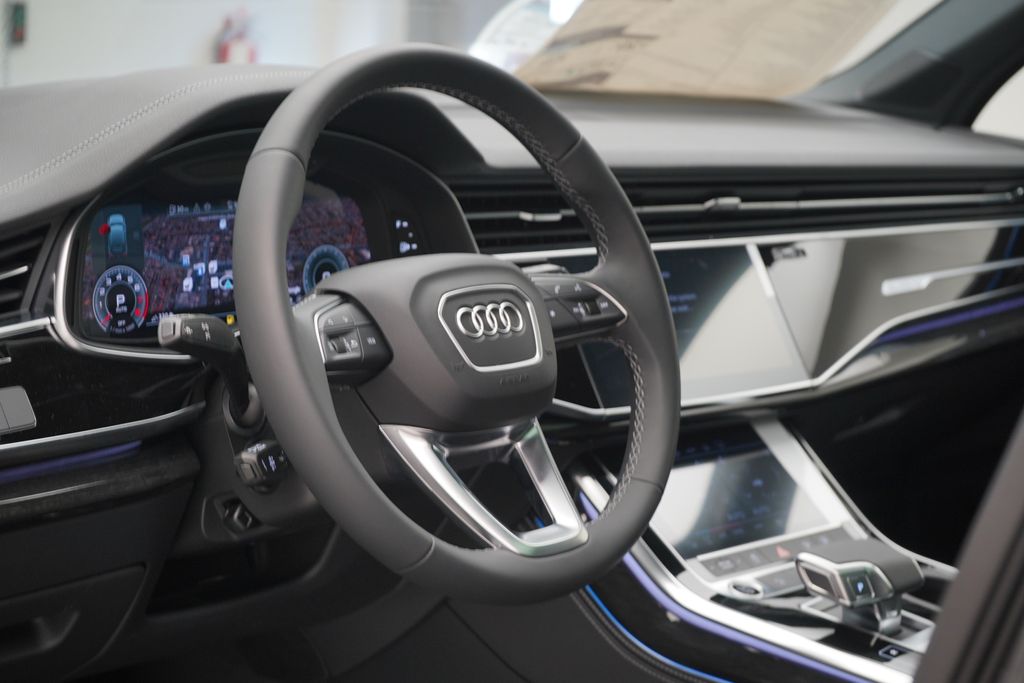 2025 Audi Q7  8