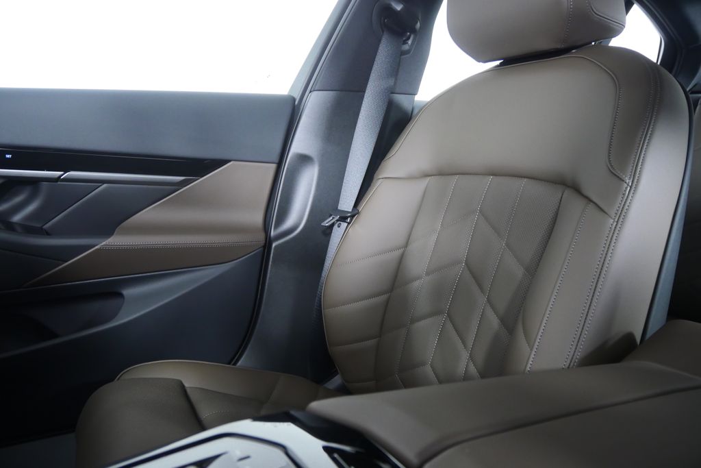 Thumbnail: 2026 BMW 5 Series - 23