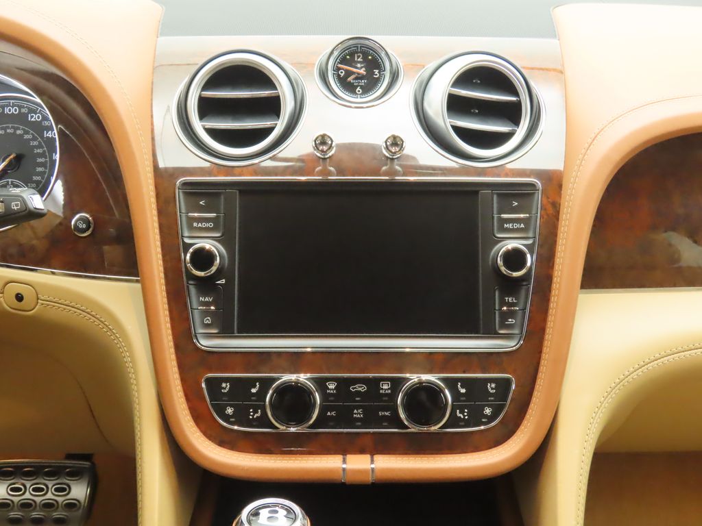Thumbnail: 2018 Bentley Bentayga - 14