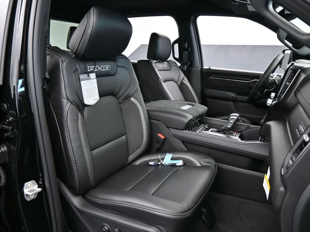 New 2026 Diamond Black Crystal Pearlcoat Ram RHO image 45