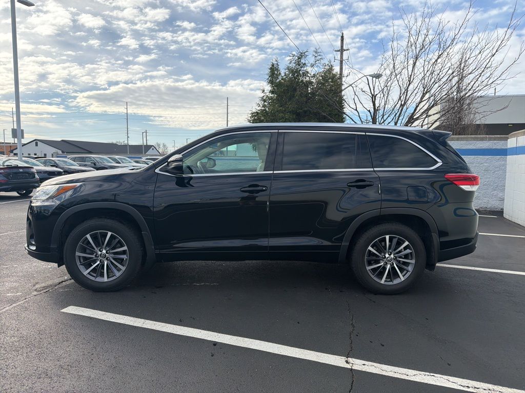 Thumbnail: 2017 Toyota Highlander - 2