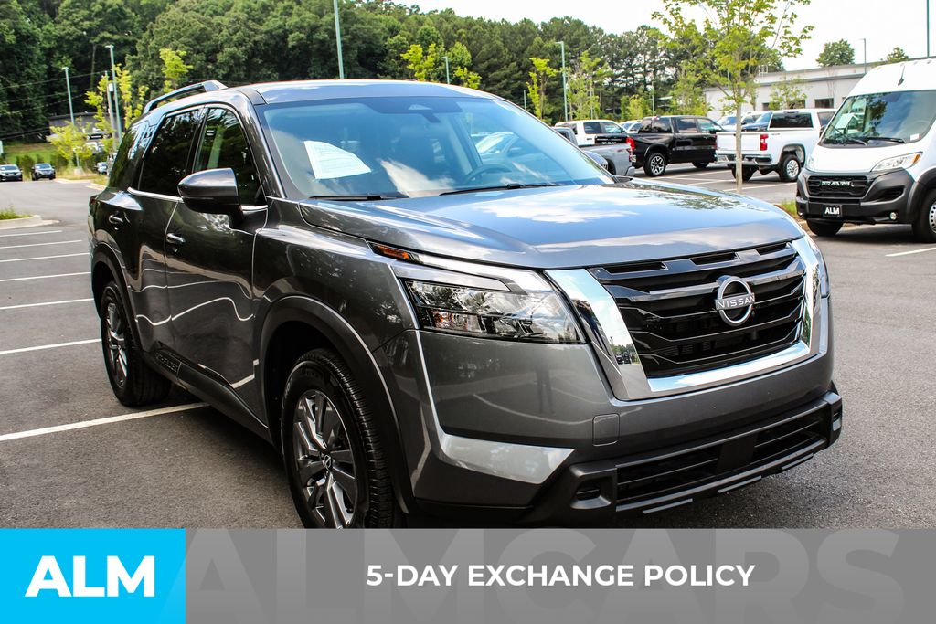 Used 2025 Gray Nissan SV image 4