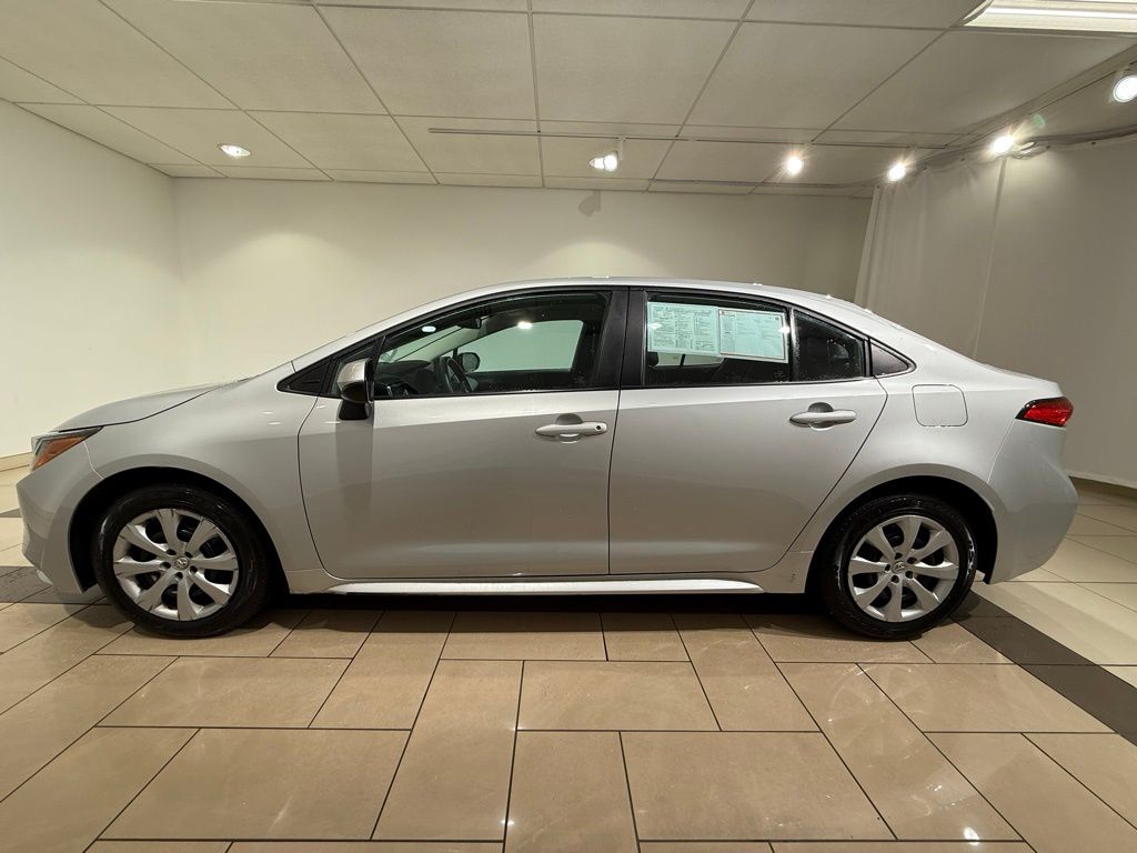 2022 Toyota Corolla LE 2