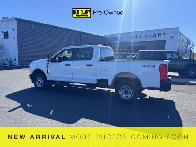 Oxford White 2024 Ford F-250 Super Duty XL Crew Cab 4WD Pickup Truck Four-Wheel Drive Automatic