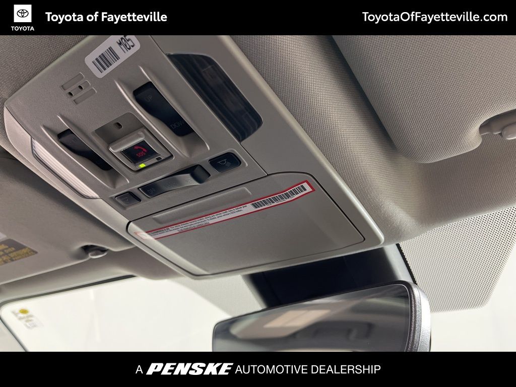 Thumbnail: 2023 Toyota Highlander - 28