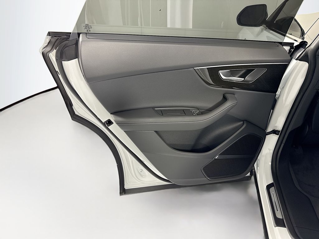 Thumbnail: 2026 Audi Q8 - 28