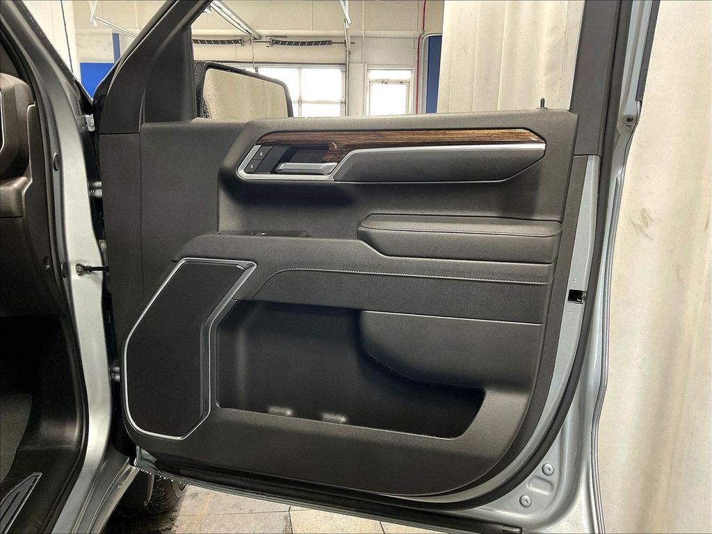 2025 GMC Sierra 1500 — photo 12