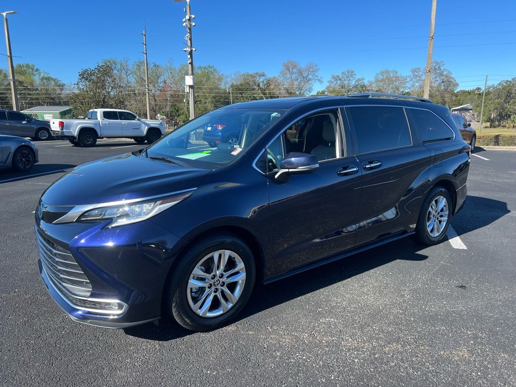 2022 Toyota Sienna Limited 7-Passenger FWD