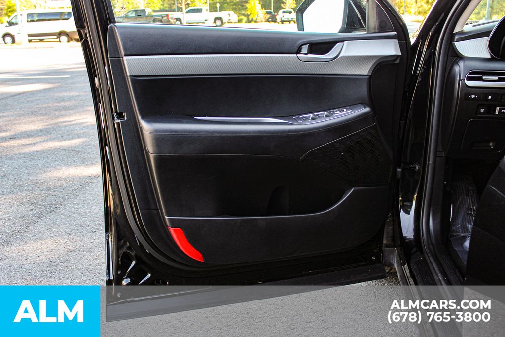 Used 2025 Black Hyundai SEL image 42