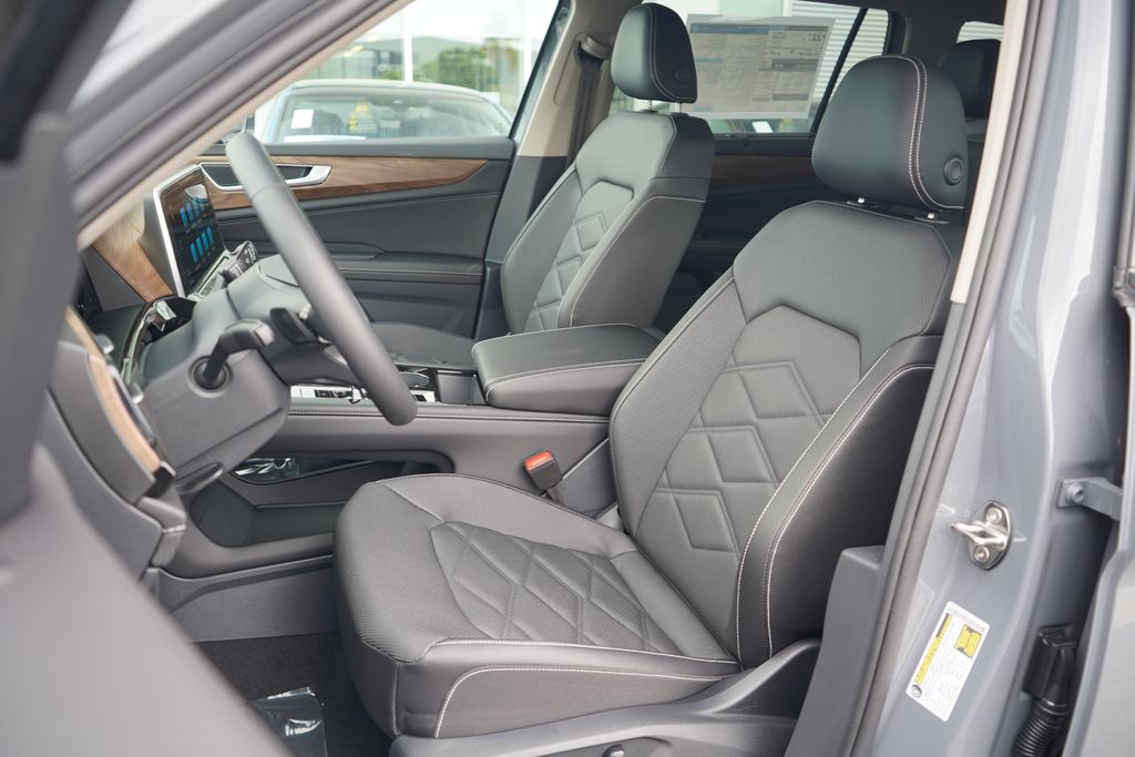 2025 Volkswagen Atlas SE 6