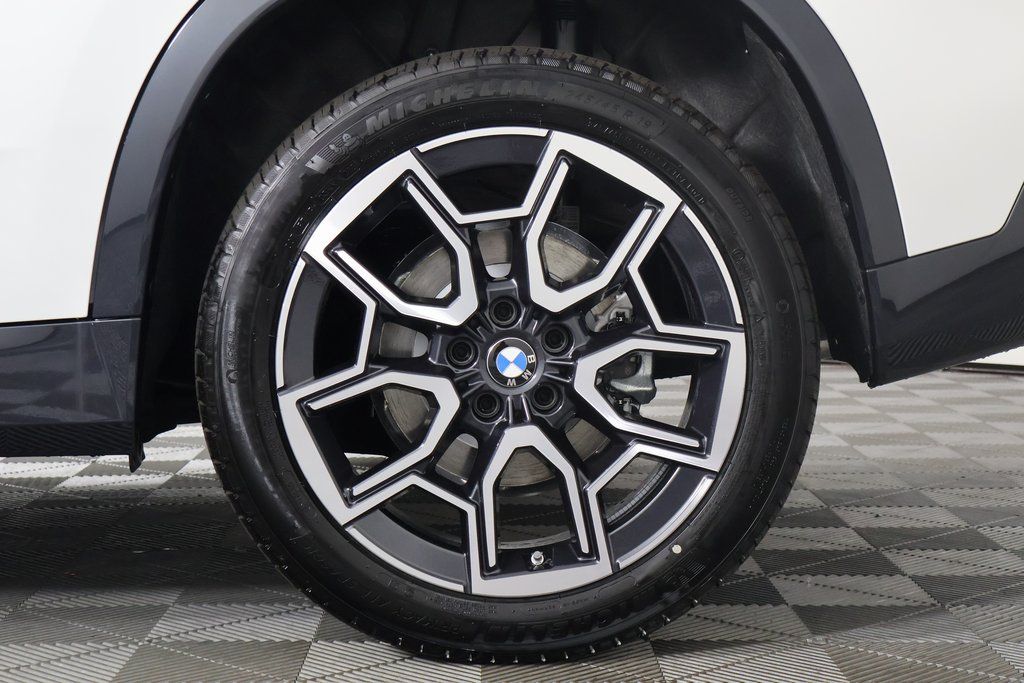 Thumbnail: 2026 BMW X1 - 10