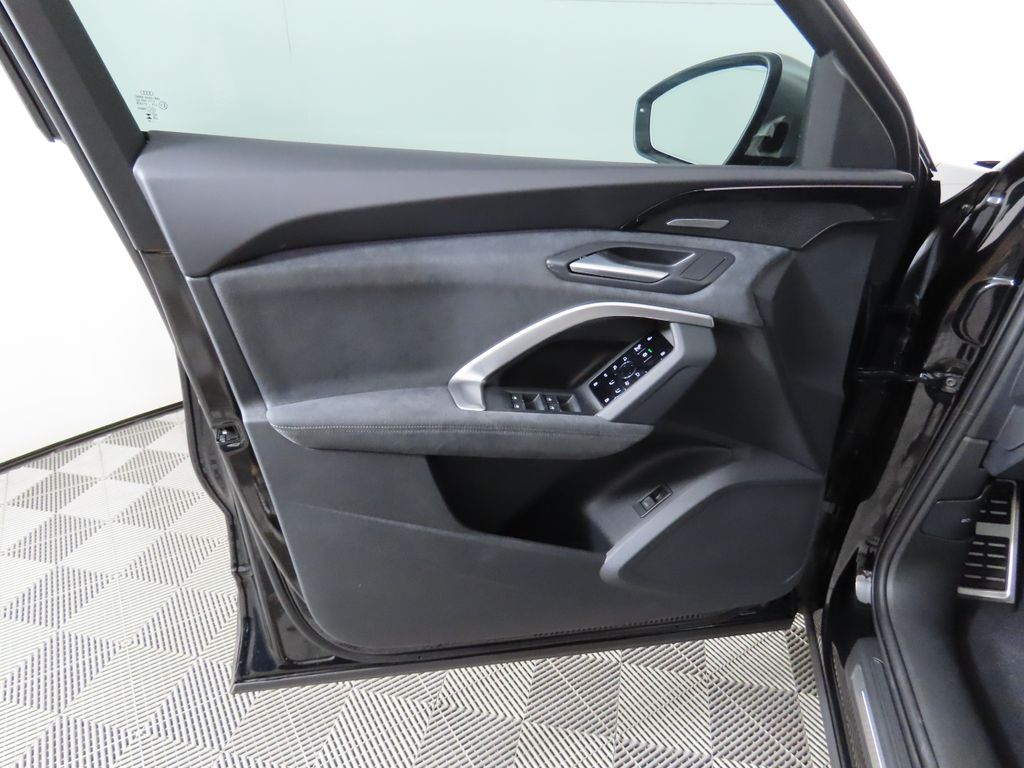 2025 Audi SQ5 Premium 24