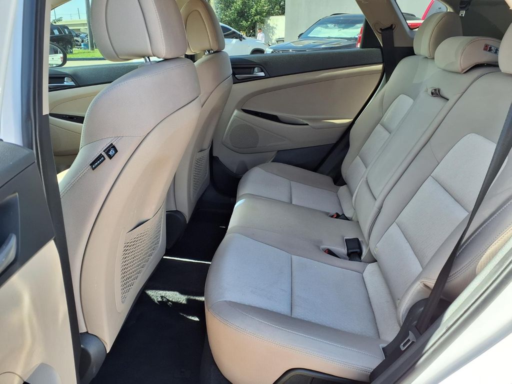 2016 Hyundai Tucson SE White at Baytown Hyundai
