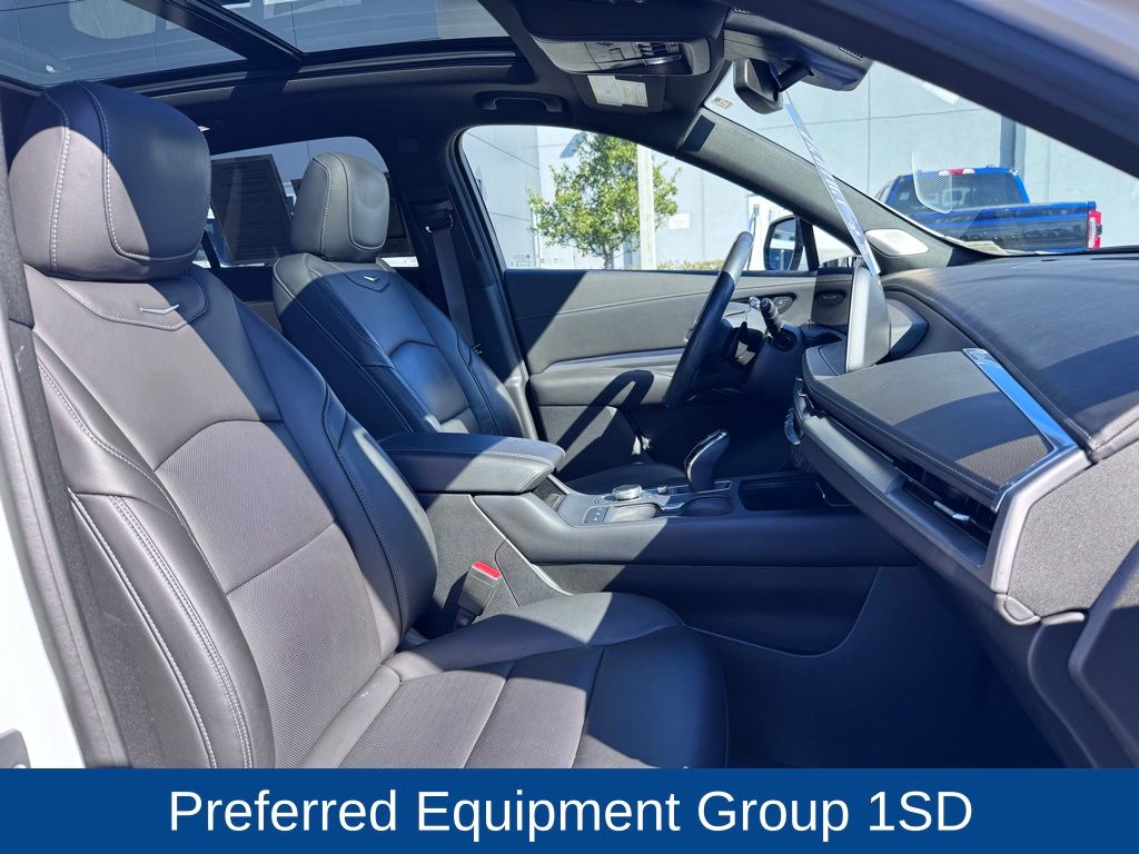 2024 Cadillac XT4 FWD Premium Luxury