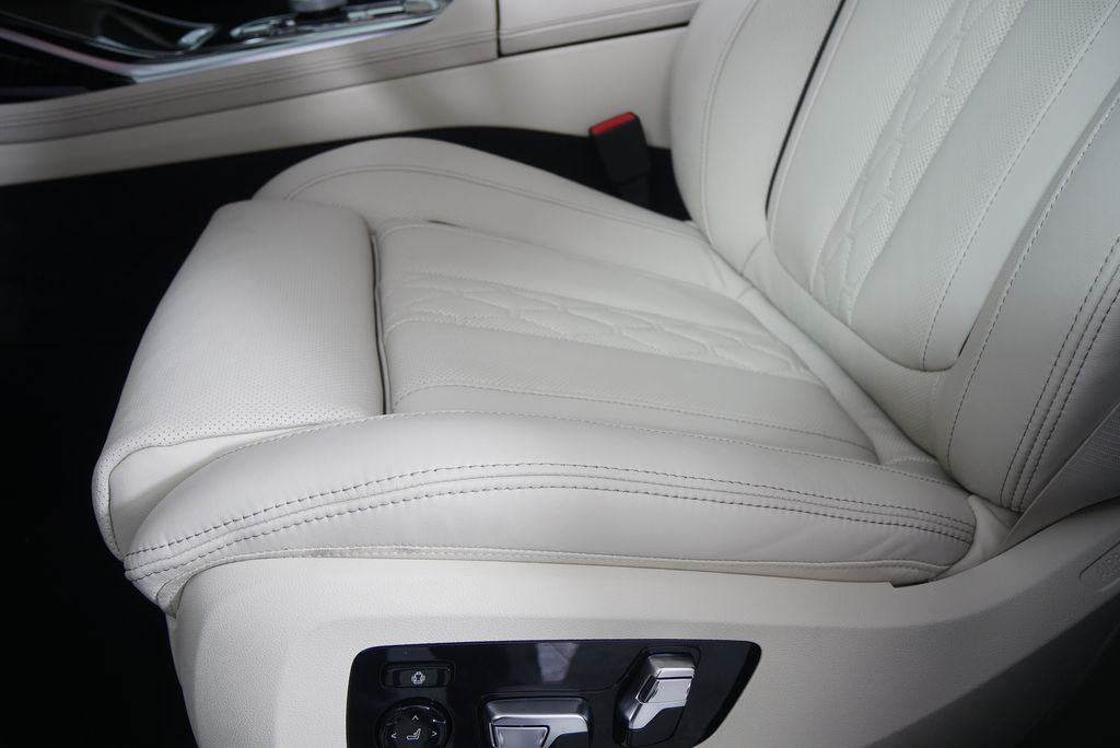 Thumbnail: 2026 BMW X7 - 10