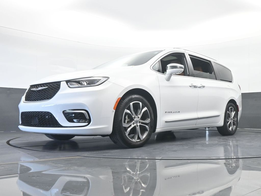 Used 2024 Bright White Clearcoat Chrysler Pinnacle image 70