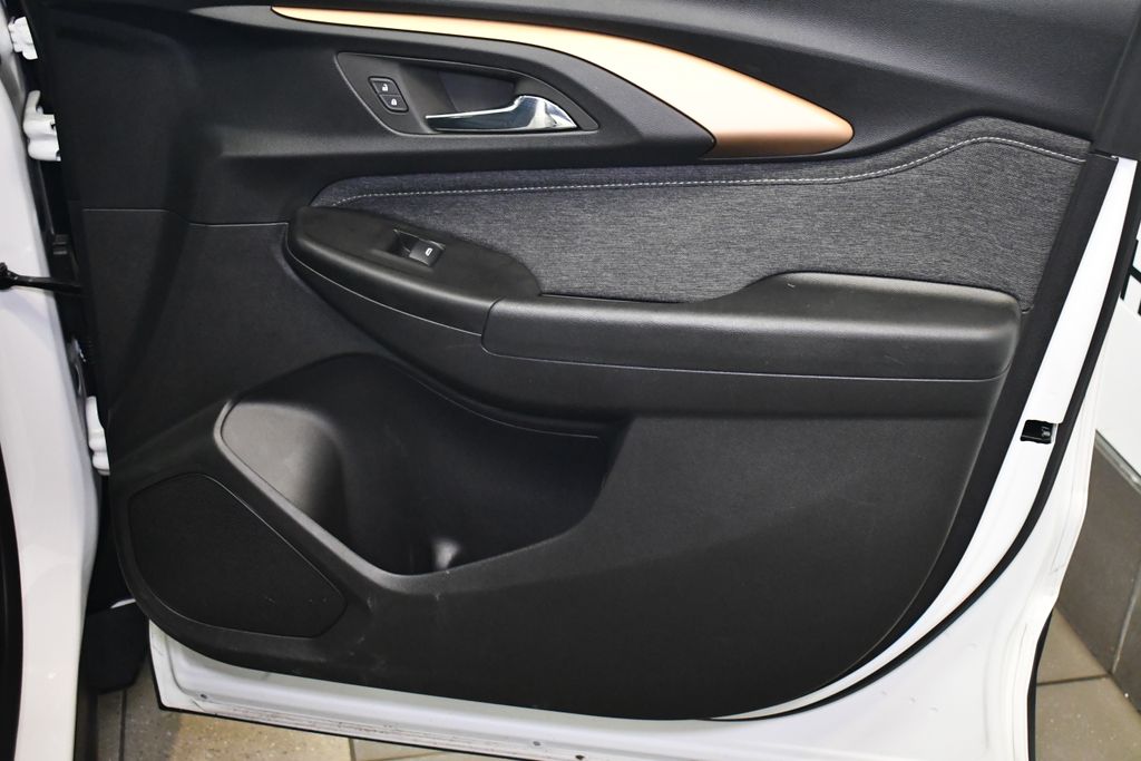 Thumbnail: 2023 Chevrolet TrailBlazer - 32