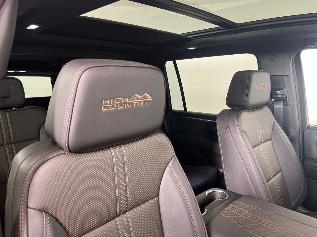 Thumbnail: 2026 Chevrolet Suburban - 10