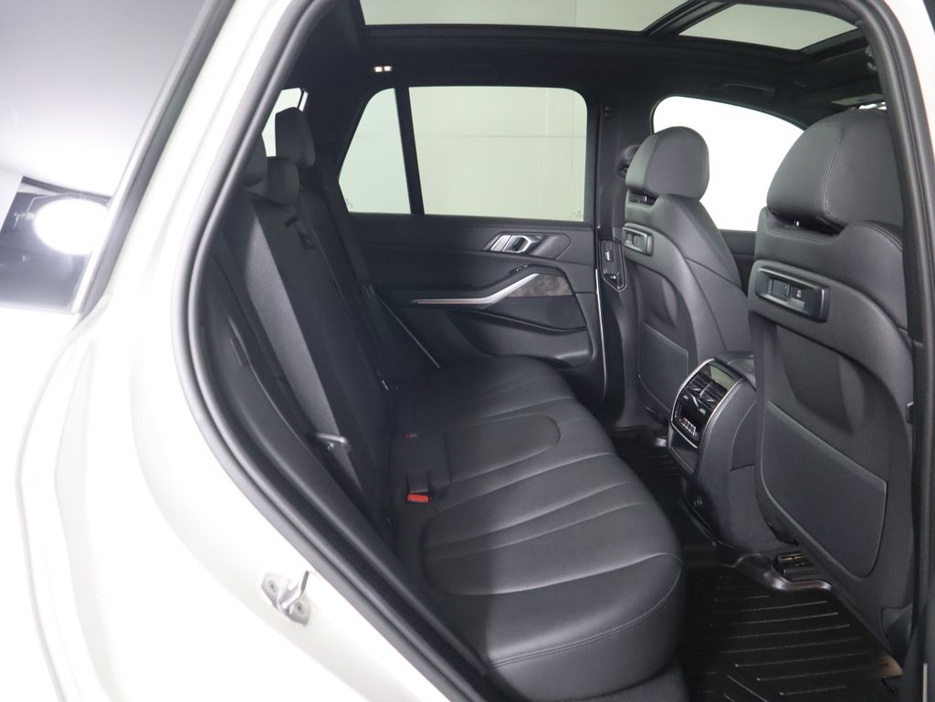 Thumbnail: 2022 BMW X5 - 23