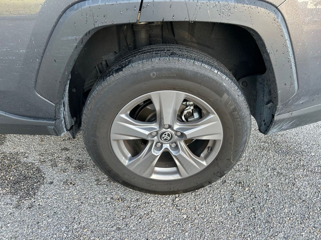 2022 Toyota RAV4 XLE 9