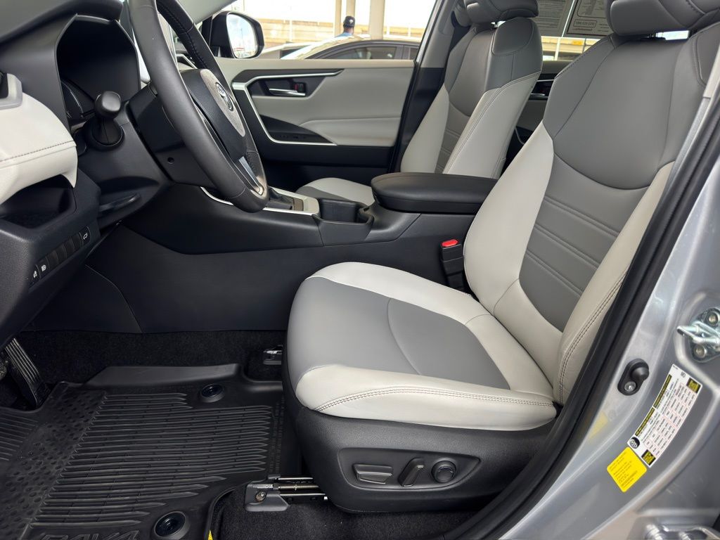 2024 Toyota RAV4 XLE Premium - 9