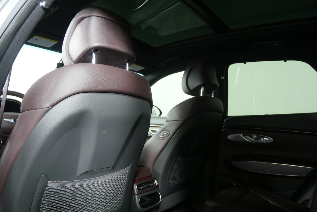 Thumbnail: 2022 Genesis GV70 - 19