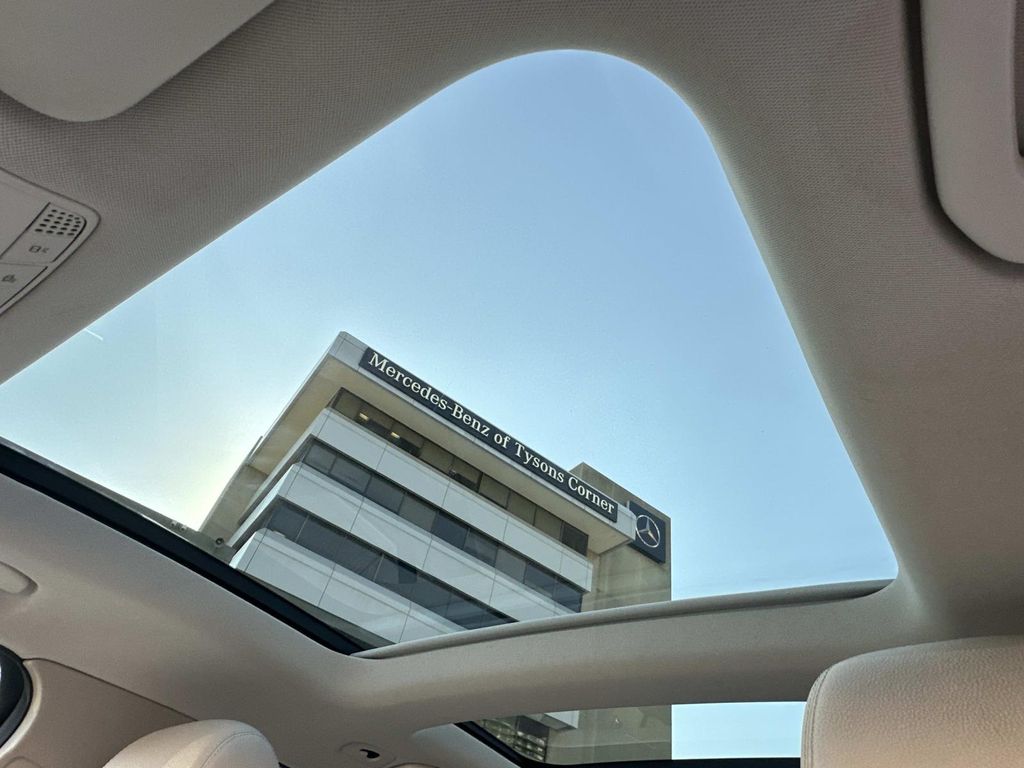 Thumbnail: 2018 Mercedes-Benz GLC - 30