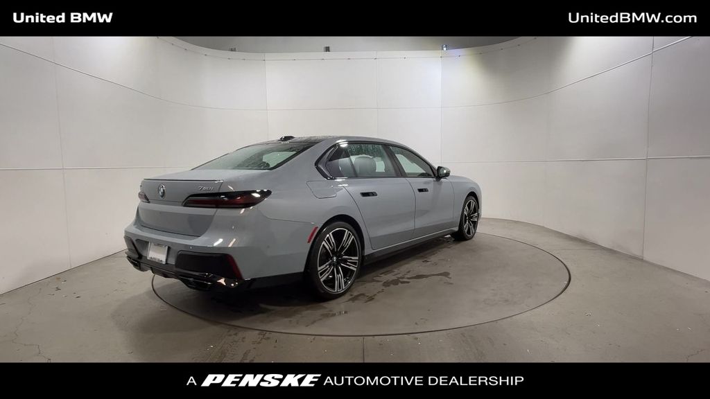 Thumbnail: 2025 BMW 7 Series - 8