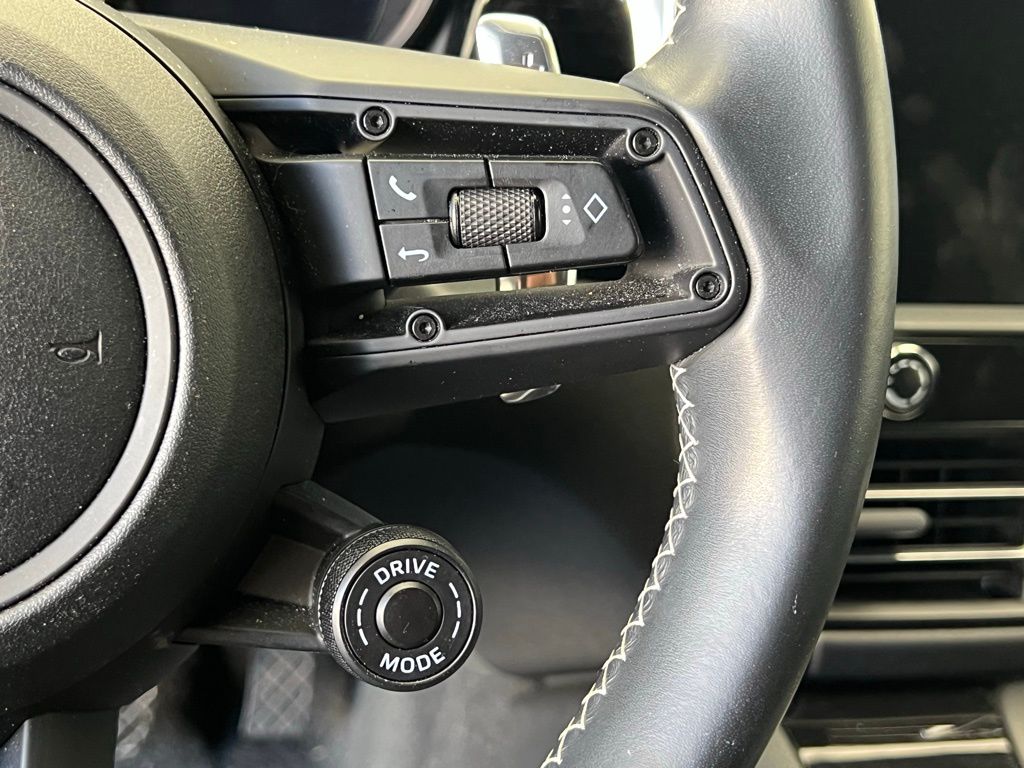 Thumbnail: 2023 Porsche Macan - 9