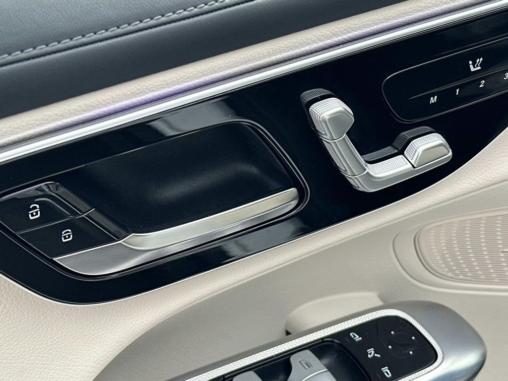 Thumbnail: 2023 Mercedes-Benz GLC - 30