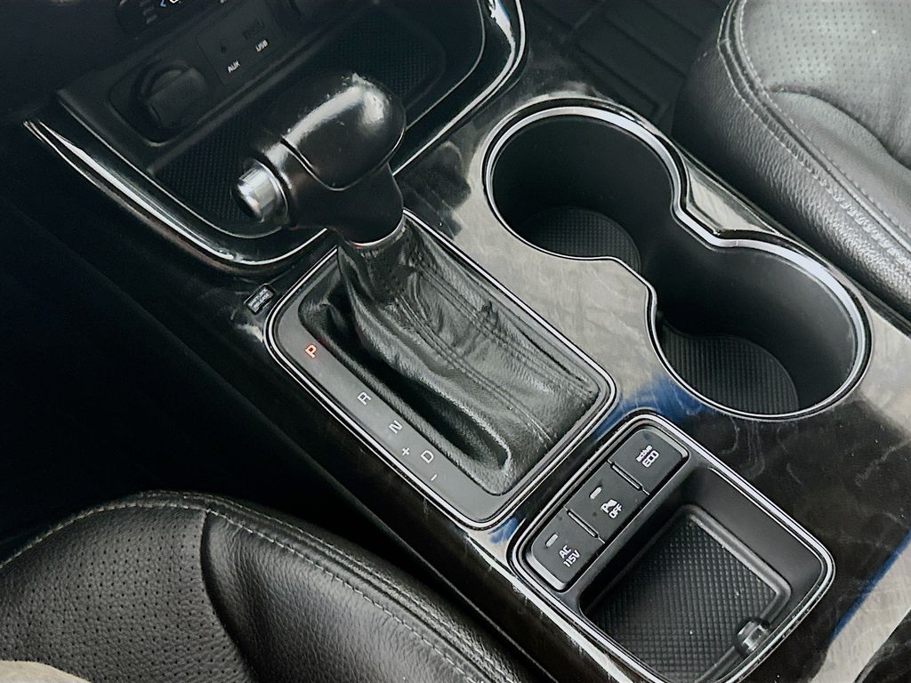 Used 2014 Silver Kia SX image 16