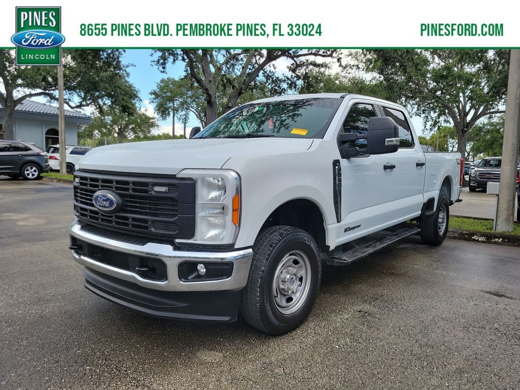 Oxford White 2024 Ford F-250 Super Duty Pickup Truck Four-Wheel Drive Automatic