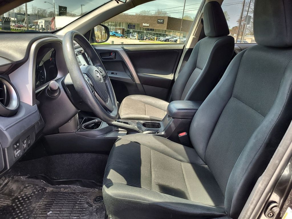 2018 Toyota RAV4 LE 5