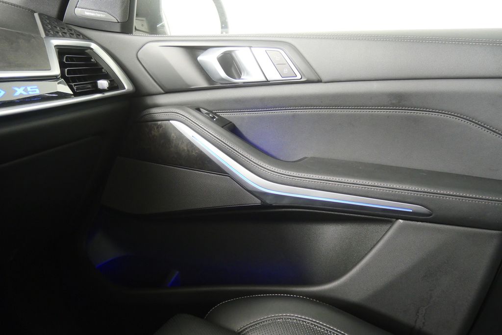 Thumbnail: 2024 BMW X5 - 29