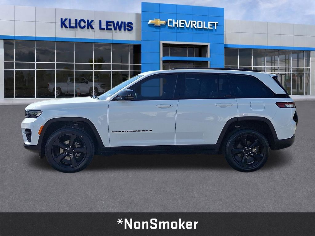 2023 Jeep Grand Cherokee Altitude X White/off-white at Carlisle Cadillac Buick GMC