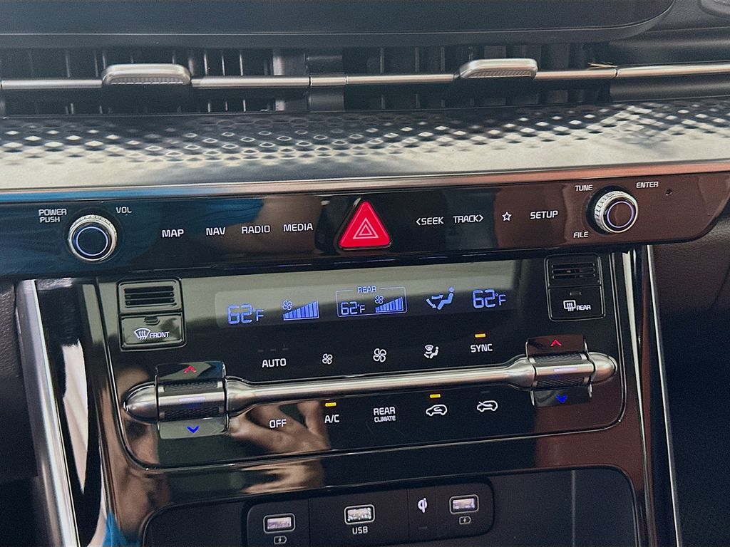 Thumbnail: 2022 Kia Carnival - 16