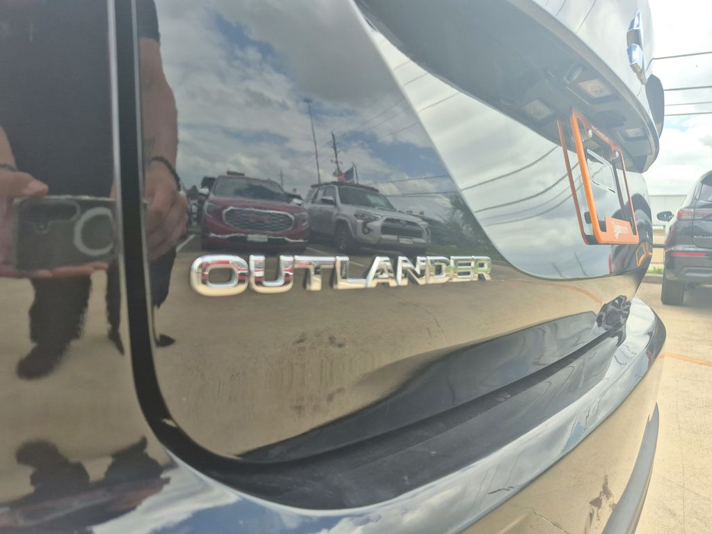 2025 Mitsubishi Outlander ES Black at Emmons Autoplex