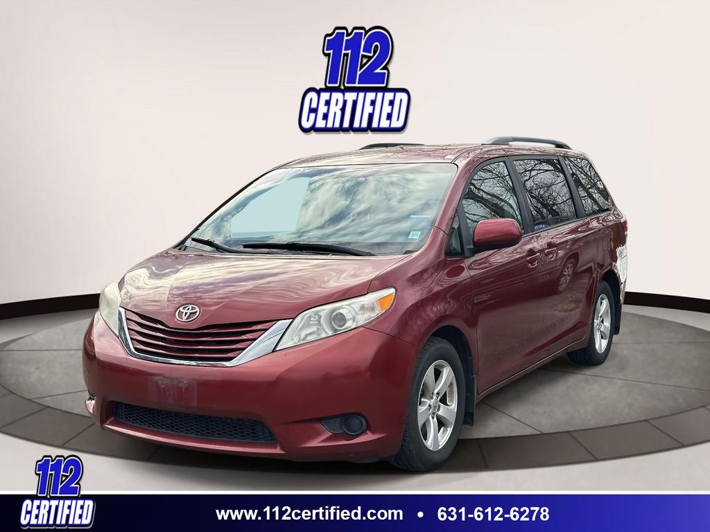 2017 Toyota Sienna LE 7-Passenger Auto Access Seat FWD